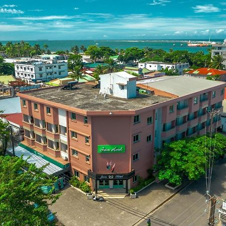 Java Hotel Toamasina Bagian luar foto