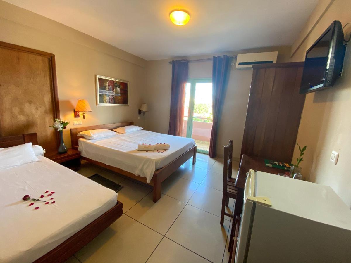 Java Hotel Toamasina Bagian luar foto