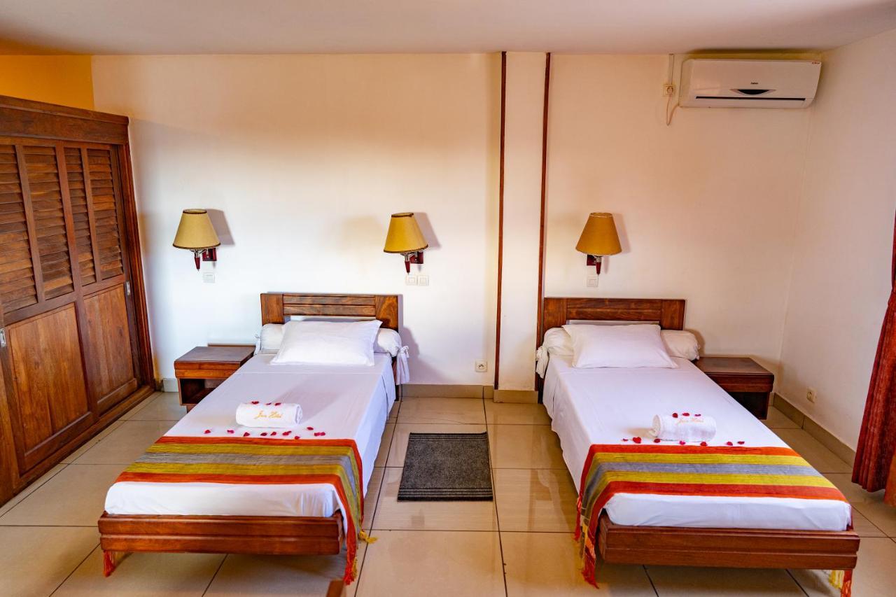 Java Hotel Toamasina Bagian luar foto